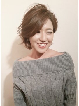 ヘアラウンジ ビジュー(hair Lounge Bijou) カーキショートボブ