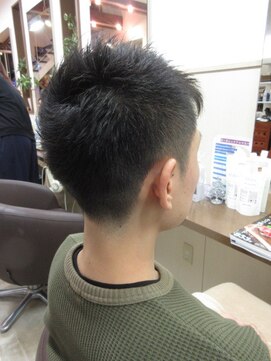 コアフィールフィス(COIFFURE fils) スーツでも私服でも◎アップバングショート