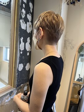 エディ(eddie) 【eddie】バズカット×ミルクティーベージュ