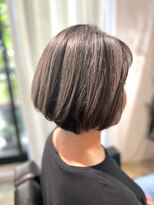 ツムグ 代官山店(TUMUGU)&nbsp;小顔ショートボブ丸みショート×パープルブラック白髪ぼかし