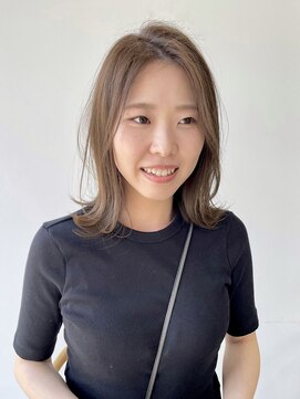 ヒト(hito) hito/ 大人可愛い大人美人ふんわり 小顔カット アッシュベージュ