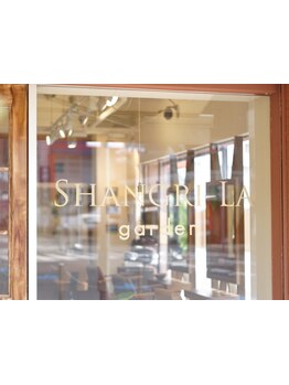 【22時まで営業】経験と豊富な知識を兼ね備えたベテランスタイリストによる施術がお手頃価格で！