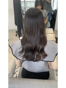 エラ(Ella) 髪質改善で叶う柔らかココアグレージュ