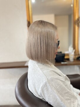 フリーク 石岡店(FREAK) 全頭ブリーチ【ミルクティ系】