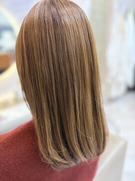 ブブ(BluBlu) ハイライトアッシュベージュ