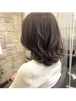 ヘアー ニーナ(hair nina)&nbsp;レイヤーで動きをだしたミディアムヘア
