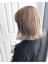 定番の外ハネスタイルもハイトーンでワンランク格上げボブ☆