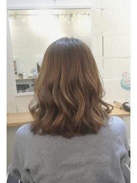 アルート 町田店(aroot) ハイライト入り重めミディアム