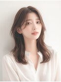 耳かけが可愛い！うぶ毛風前髪ナチュラル外ハネミディ