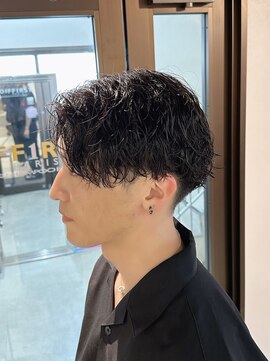 シャンプーボーイアネックス(SHAMPOO BOY Annex) センターパート　縦落ちツイストスパイラルパーマ　佐世保