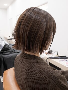 ガーデンヨコハマエスト(GARDEN YOKOHAMA est) ボブ　外ハネボブ　くびれヘア　切りっぱなしボブ　暗めカラー