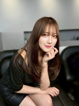 ヒュー 広島(HEW) 大人可愛いレイヤーカット