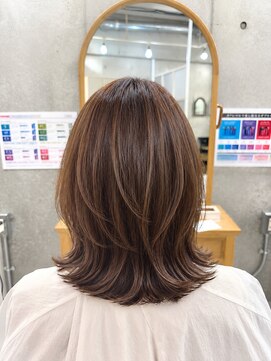 スリーセブントウキョウ(37-Tokyo) 上品な外はねレイヤーミディ