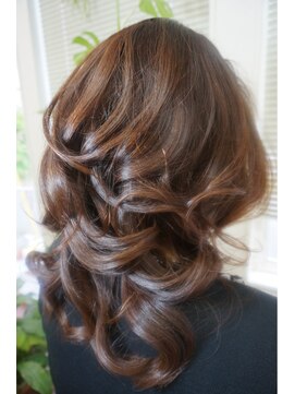 ヘアーアンドメイク フラット ヒルズ(Hair&Make FLAT HILLS) カジュアル・ゴージャス・巻き髪スタイル