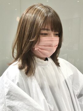 ラブクロムトーキョー オモテサンドウ(LOVECHROME OMOTESANDO) あざと後れ毛くびれヘア☆韓国風巻き髪メルティカラーベージュ