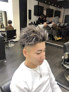 メンズサロンドットリアン(dot. lien) フェード ツイストパーマ ホワイトメッシュ つんつんパーマ