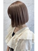 艶髪切りっぱなしボブ ミルクティーベージュ