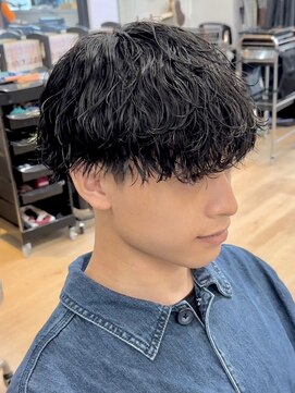 ウェイビーエフティフィフス 横浜西口(WAVEY ft.fifth) 波巻きパーマツイストスパイラルパーマツイストパーマメンズ韓国