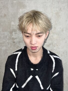 ルアウアオ(LUAU Ao) 《北斗》韓国フェザーマッシュ / Instagram - @hokutooo16