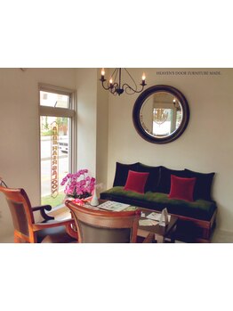 インテリアひとつひとつにこだわりあり◎おしゃれな店内で髪も心もほっと癒されリラックスして過ごせる♪