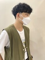 無造作ニュアンスパーマ　ツーブロ刈り上げ