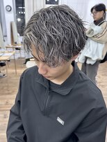 ユイマァルスロウ(YUIMARL SLOW) 【ホワイトハイライト×パーマ】