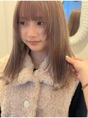 ミディアム 顔周りレイヤー 前髪 ミルクティーベージュ 10代20代