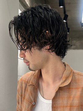 フゾンカウチ(fuzon kauti) メンズカットツーブロックツイストスパイラルパーマショートボブ
