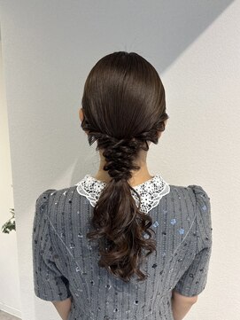 ベルバイリトル(belle by little) ローポニーアレンジ