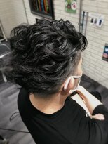 ミミック (mimic)&nbsp;【ナチュラルスタイル】左流し仕上げナチュラルパーマ【メンズ】
