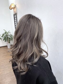 クライムヘアー(Climb Hair)の写真/スタッフ厳選トリートメントでうるツヤスタイルへ☆おみやげ付コースで自宅でのケアもバッチリ◎