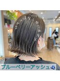 外ハネアッシュ系ボブ