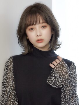 フォンズ(FONS) くびれミディアム斜めバンググレージュカラーシルキーベージュ