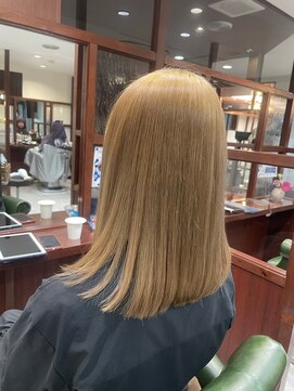 サロンデピレ ハイトーンカラー金髪髪質改善サラツヤ髪セミロング