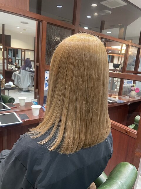 ハイトーンカラー金髪髪質改善サラツヤ髪セミロング