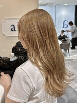 エアー 青山(AIR)&nbsp;ハイトーンカラーミルクティーベージュロングヘア