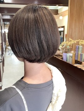 アイズウェスト(I's WEST) 似合わせカット/ショートボブ/グレージュカラー