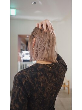 ツナグ(tsunagu) ぷつっとボブ×ブロンドベージュ