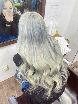 ニーナ ヴィジョン(NINA visioN) ホワイトシルバー