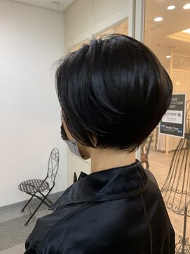 ハンナ(hanna) 大人女性丸みショート