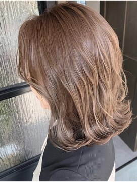 穀雨(Kokuu) グレージュ切りっぱなしボブ前髪ありミニボブミルクティベージュ