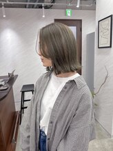 トーン(tone) オリーブベージュ×外はねボブ