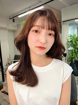 オグジュアリー 表参道(aux.) 韓国風レイヤーナチュラルストレート後れ毛エアリーワンカール