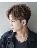 スーツ短髪ツーブロック束感モテる黒髪シークレットパーマ流行