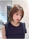 小顔ショートヘア耳掛けシースルー