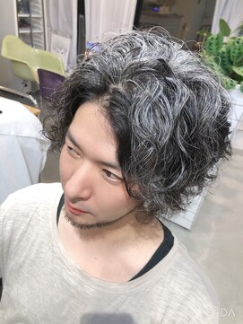 ヴィヴァン(Vivant) ミディアムパーマちょっと強めにかけてまする