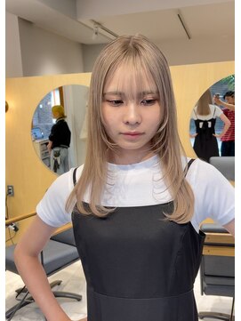 スタン 渋谷(Stam) ナチュラルブロンド顔周りレイヤー冬カラー透明感ブリーチ渋谷駅