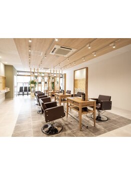 【多治見駅徒歩2分】経験豊富な女性スタイリストがあなたの美を引き出す、大人女性のためのくつろぎサロン