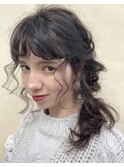 ロングのラフな簡単ヘアアレンジ
