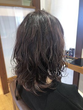 ジッカジッカ(Jicca Zicca) ロングヘアーのランダムパーマ